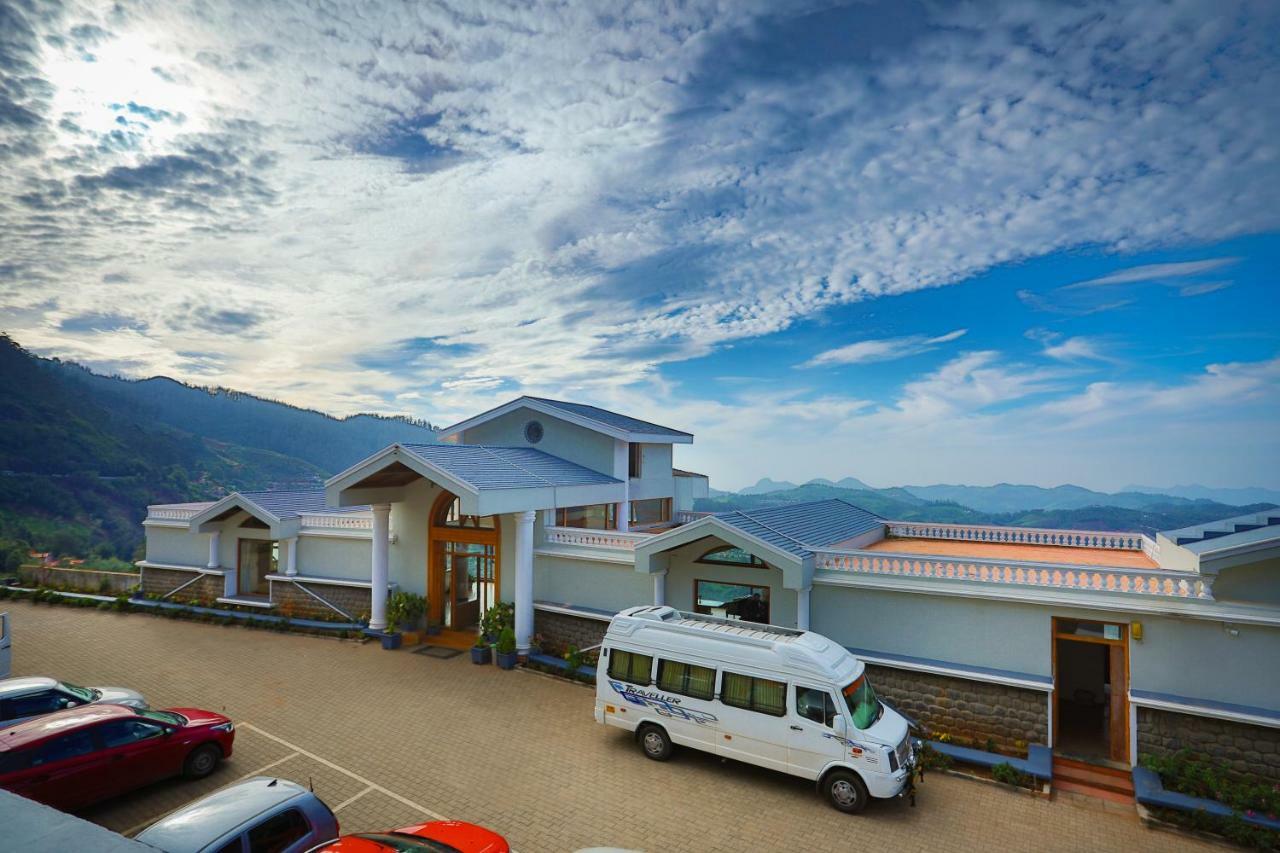 La Montana By Tgi Hotell Ooty Exteriör bild